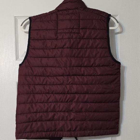 Aeropostale Men's Maroon Quilted Vest - Picture 5 of 11
